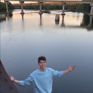 Meet your Posher, Ethan